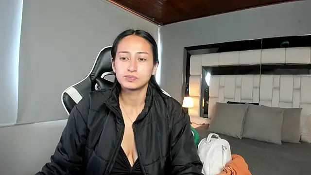 Adhara7 online show from 10-28-25, 07:27