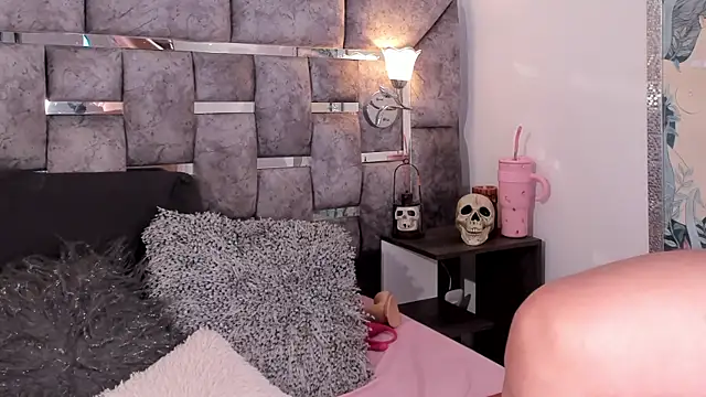 Mariia Josee online show from 10-21-25, 03:07