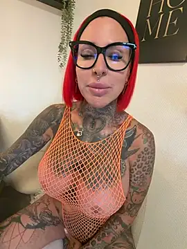 Snapshot of CatCoxx chatting on 07-27-26, 11:06 CatCoxx online show from 07-27-26, 11:06