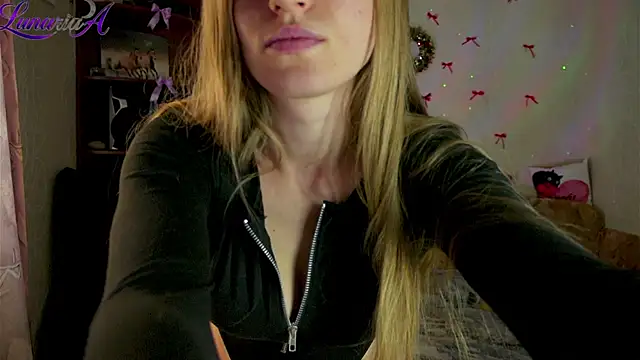 Snapshot of Luntryy chatting on 04-10-26, 09:25 Luntryy online show from 04-10-26, 09:25