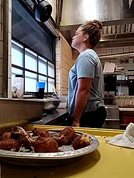 sarahkat86 online show from 09-18-25, 10:23