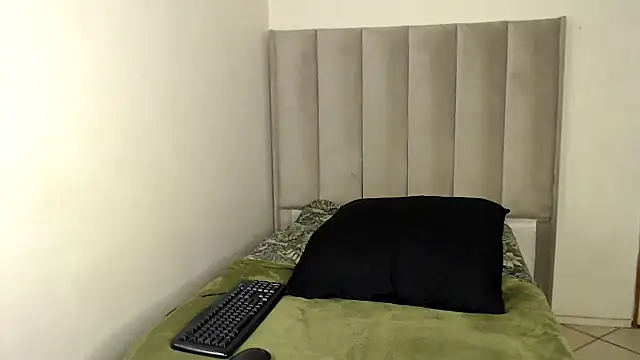 Snapshot of Trans_fairy chatting on 12-04-25, 02:10 Trans fairy online show from 12-04-25, 02:10