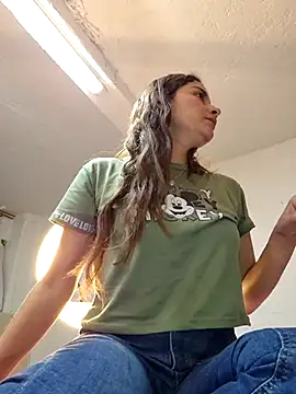 aytanna torrez online show from 10-28-25, 04:09