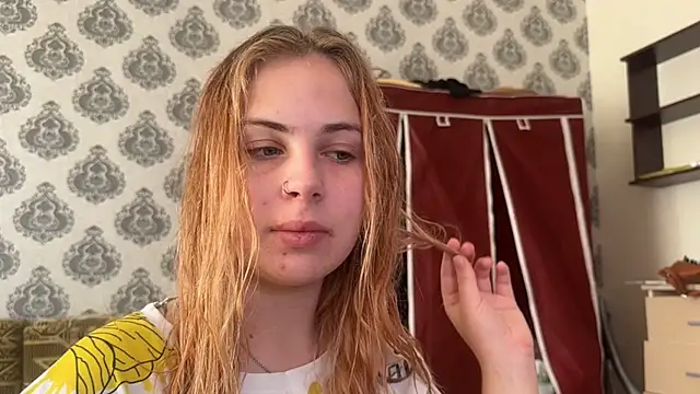 Snapshot of Alismoona chatting on 07-12-26, 07:43 Alismoona online show from 07-12-26, 07:43