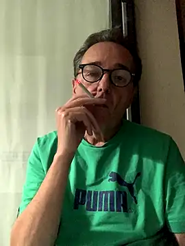Snapshot of KeepCoolForever chatting on 10-19-25, 08:53 KeepCoolForever online show from 10-19-25, 08:53