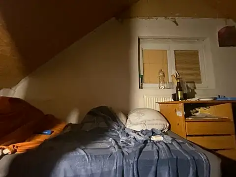 Snapshot of Salon1986 chatting on 02-23-26, 10:40 Salon1986 online show from 02-23-26, 10:40