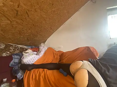 Snapshot of Salon1986 chatting on 03-11-26, 12:44 Salon1986 online show from 03-11-26, 12:44