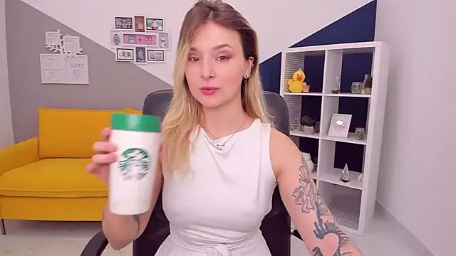 Snapshot of LilFleurish chatting on 03-23-26, 05:33 LilFleurish online show from 03-23-26, 05:33