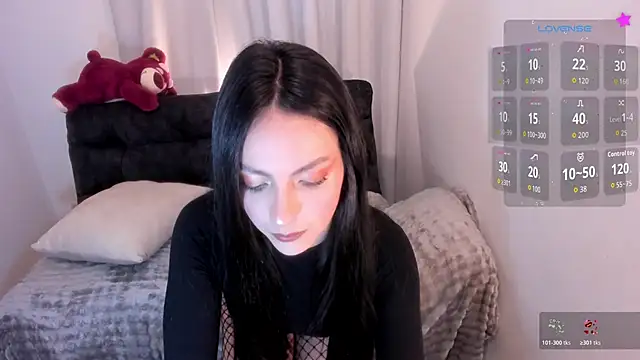 sarah saenz  online show from 05-22-26, 06:09