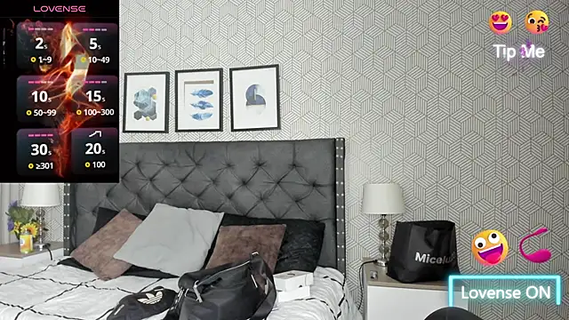 Snapshot of sweet__vanessa1 chatting on 10-17-25, 03:53 sweet vanessa1 online show from 10-17-25, 03:53