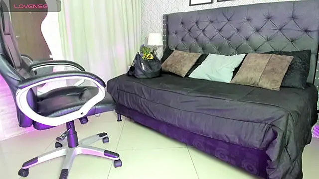 Snapshot of sweet__vanessa1 chatting on 10-24-25, 03:25 sweet vanessa1 online show from 10-24-25, 03:25