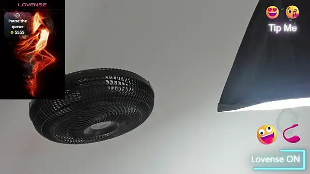 Snapshot of sweet__vanessa1 chatting on 10-25-25, 04:20 sweet vanessa1 online show from 10-25-25, 04:20