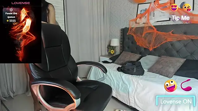 Snapshot of sweet__vanessa1 chatting on 10-27-25, 05:00 sweet vanessa1 online show from 10-27-25, 05:00