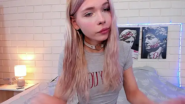 Snapshot of Blondy_Fina chatting on 09-14-25, 04:55 Blondy Fina online show from 09-14-25, 04:55