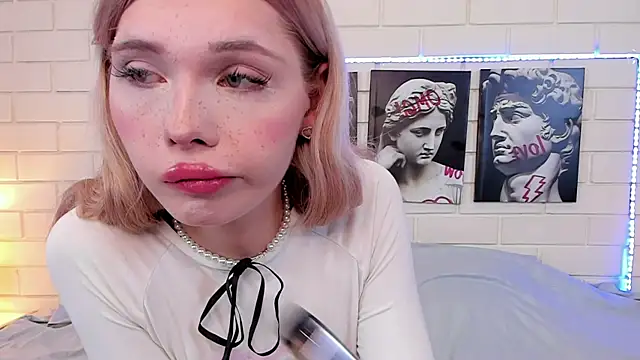 Snapshot of Blondy_Fina chatting on 09-16-25, 04:57 Blondy Fina online show from 09-16-25, 04:57