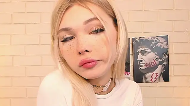 Blondy Fina online show from 10-28-25, 05:00