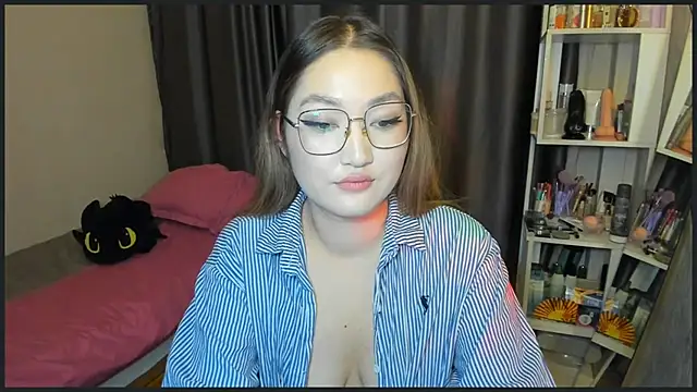 lyra x online show from 10-30-25, 04:52