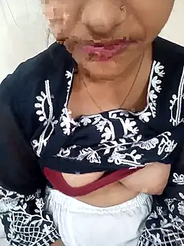 Snapshot of Neha_Tyagi chatting on 10-10-25, 05:17 Neha Tyagi online show from 10-10-25, 05:17