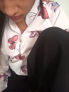 Snapshot of Neha_Tyagi chatting on 10-21-25, 06:36 Neha Tyagi online show from 10-21-25, 06:36