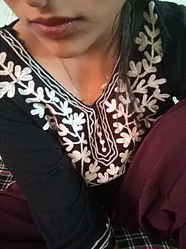 Snapshot of Neha_Tyagi chatting on 11-01-25, 05:20 Neha Tyagi online show from 11-01-25, 05:20