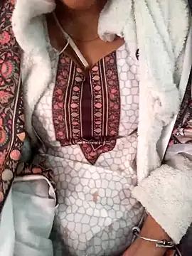 Snapshot of Neha_Tyagi chatting on 11-18-25, 05:34 Neha Tyagi online show from 11-18-25, 05:34