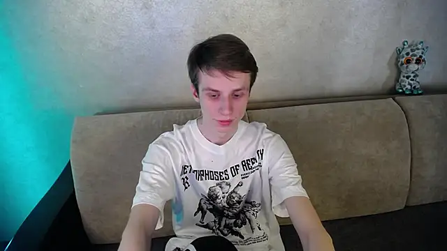 yes cute boy  online show from 03-18-26, 12:19