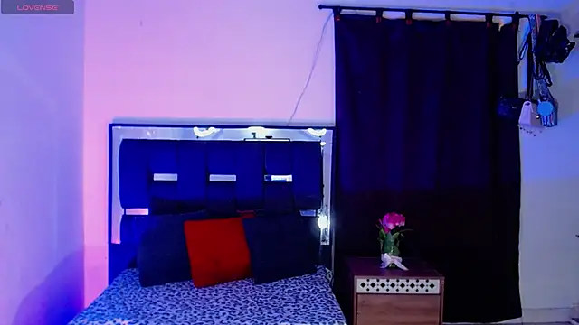 taniaqueen18 online show from 10-06-25, 09:01