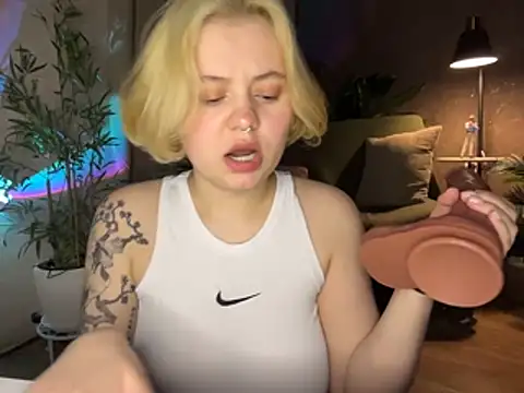 MoonIvy  online show from 03-20-26, 06:24