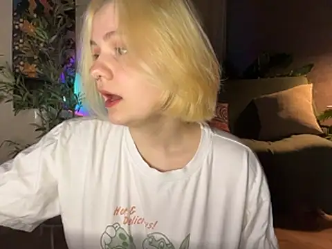 MoonIvy  online show from 04-30-26, 06:47