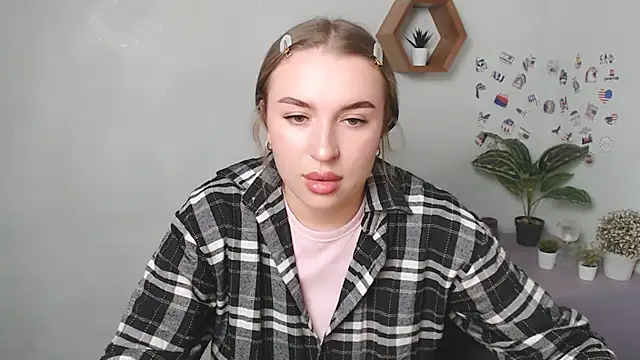 JuliaTopp  online show from 09-26-25, 10:41