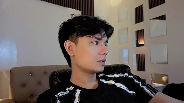 Snapshot of davoxer chatting on 04-19-26, 02:44 davoxer online show from 04-19-26, 02:44