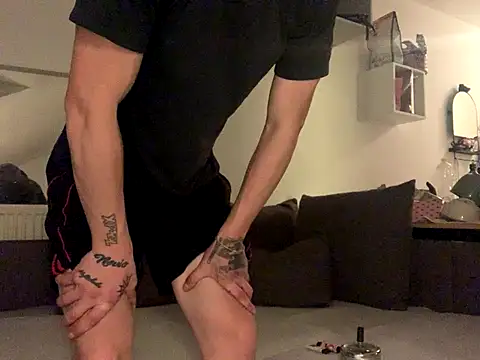 Snapshot of DuGurke chatting on 10-06-25, 11:13 DuGurke online show from 10-06-25, 11:13