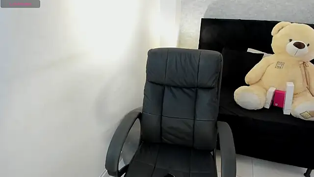 Snapshot of lily_cash1 chatting on 09-22-25, 07:05 lily cash1 online show from 09-22-25, 07:05