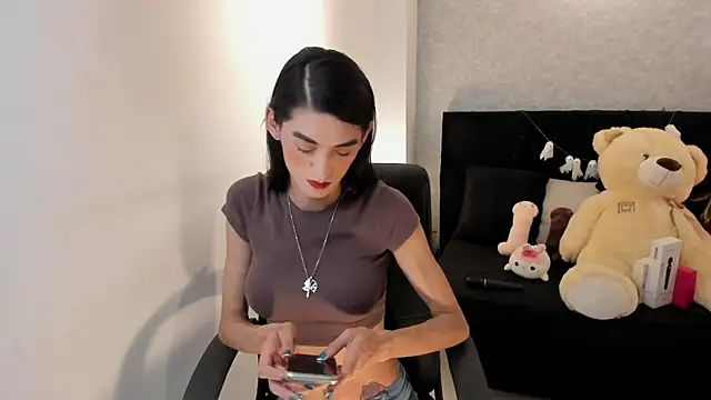 Snapshot of lily_cash1 chatting on 10-13-25, 07:58 lily cash1 online show from 10-13-25, 07:58