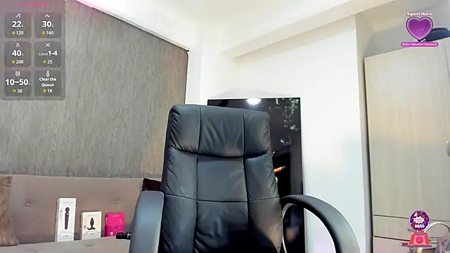 Snapshot of lily_cash1 chatting on 10-18-25, 07:14 lily cash1 online show from 10-18-25, 07:14