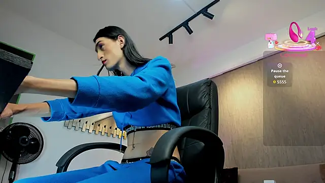 Snapshot of lily_cash1 chatting on 11-04-25, 07:02 lily cash1 online show from 11-04-25, 07:02