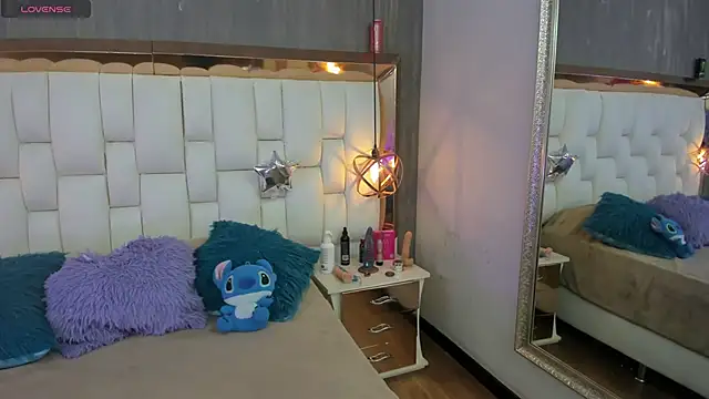 Foxxy Doll online show from 05-04-26, 02:46