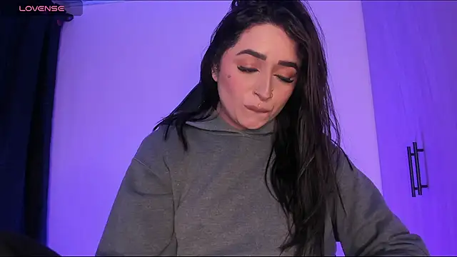 Snapshot of scarlett_Collinss chatting on 04-28-26, 01:27 scarlett Collinss online show from 04-28-26, 01:27
