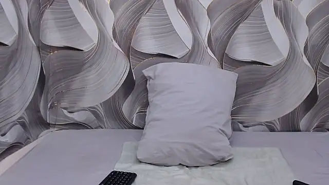 GlowGoddessxx online show from 05-02-26, 06:02