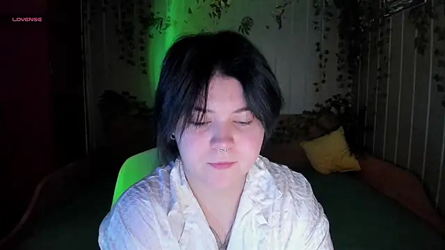 Snapshot of Alisa_Monroe chatting on 10-21-25, 02:45 Alisa Monroe online show from 10-21-25, 02:45