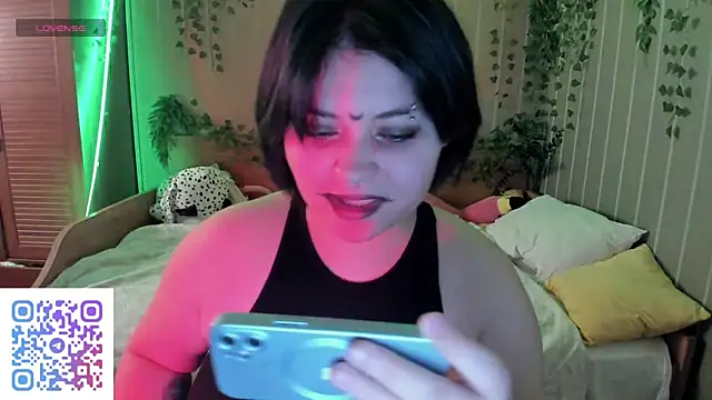 Snapshot of Alisa_Monroe chatting on 10-28-25, 03:21 Alisa Monroe online show from 10-28-25, 03:21