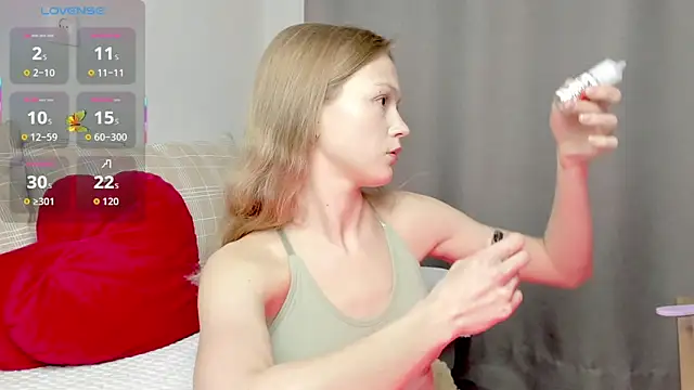 Snapshot of Kara_smalltits chatting on 04-04-26, 04:04 Kara smalltits online show from 04-04-26, 04:04