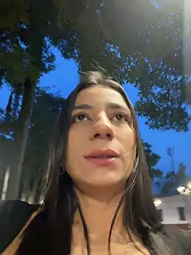 Snapshot of -juicy_ chatting on 06-17-26, 11:27 -juicy online show from 06-17-26, 11:27