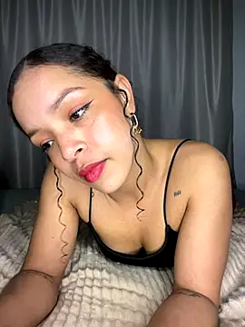 Snapshot of Yasmin777_ chatting on 09-21-25, 01:07 Yasmin777 online show from 09-21-25, 01:07