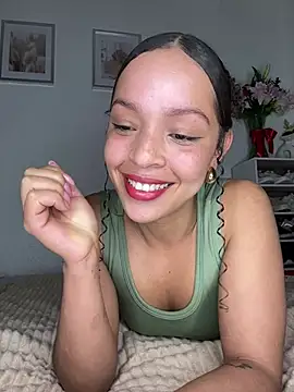 Snapshot of Yasmin777_ chatting on 04-19-26, 12:11 Yasmin777 online show from 04-19-26, 12:11