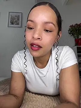 Snapshot of Yasmin777_ chatting on 05-09-26, 05:07 Yasmin777 online show from 05-09-26, 05:07