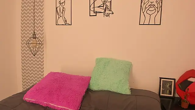 juanilittle online show from 09-08-25, 07:13