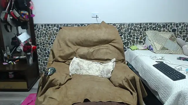 Snapshot of Miilu74 chatting on 02-21-26, 03:29 Miilu74 online show from 02-21-26, 03:29