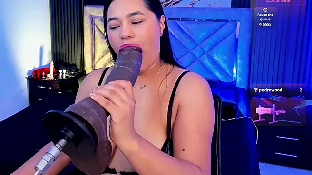 Issafoxx online show from 10-27-25, 12:09