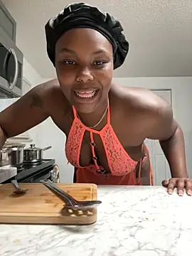 Snapshot of Bleuk chatting on 10-17-25, 11:40 Bleuk online show from 10-17-25, 11:40